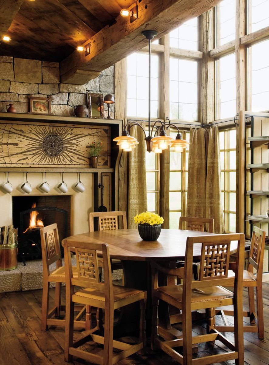 Aritri_007's tweet image. @discernliving @ZeniaIrani Loving this beautiful rustic dining room ^_^  #DiscernLiving