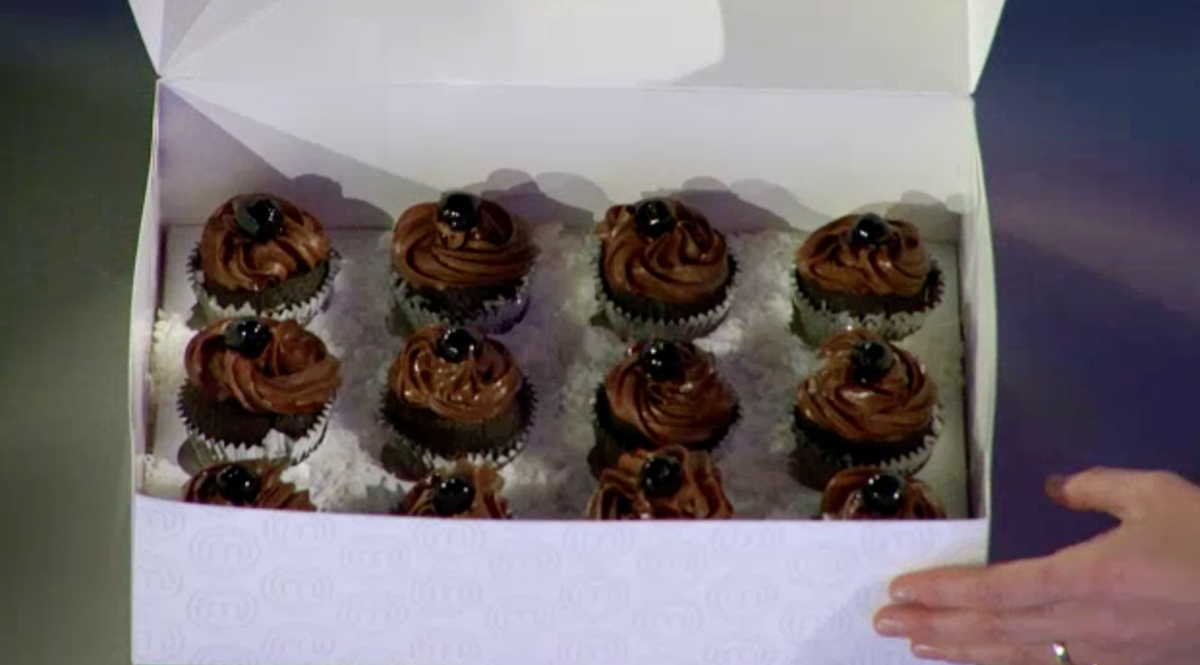 Who wins? RT for <a href="/terrycrews/">Terry Crews</a> &amp; <a href="/Rebeccakcrews/">Rebecca King Crews</a>, LIKE for <a href="/nicolearip/">nicoleariparker</a> &amp; <a href="/Boriskodjoe/">Boris Kodjoe</a>! #MCShowdown #CouplesBattle