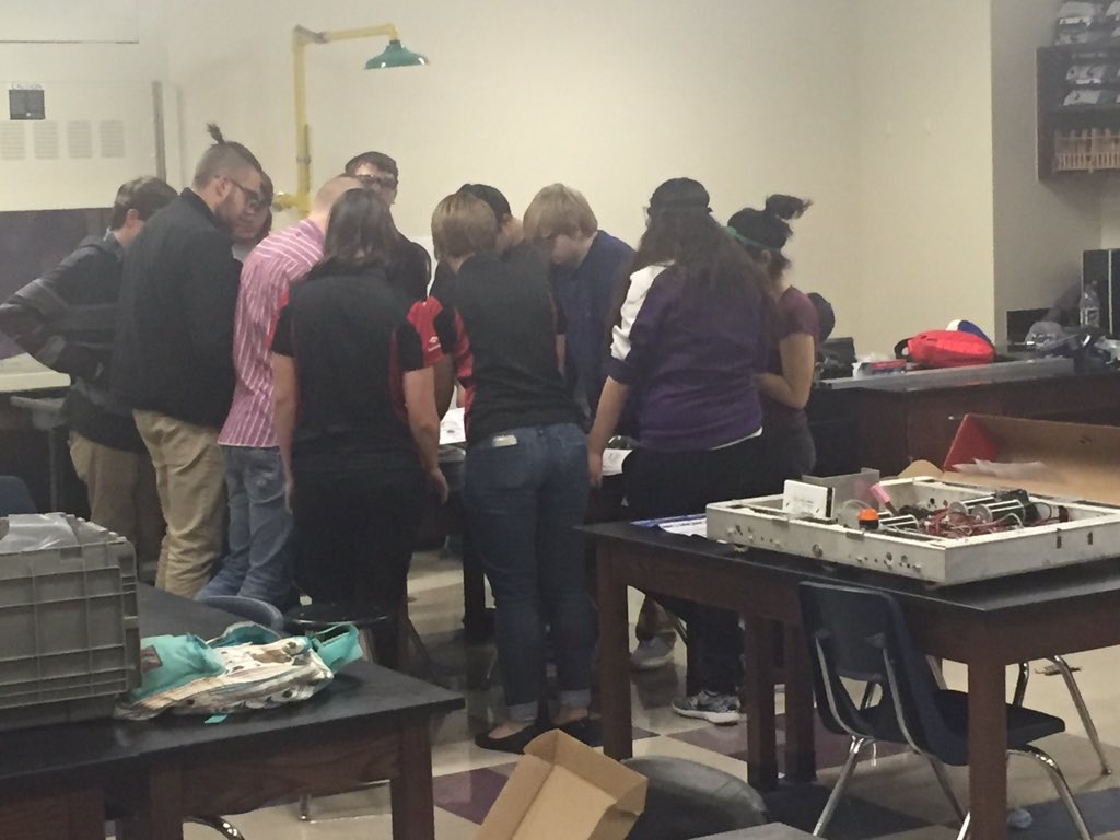 JoshChapinNews's tweet image. Tonight at 10: some brainiacs at #angletonhs are joining the robotics competition #khou11 @FIRSTweets