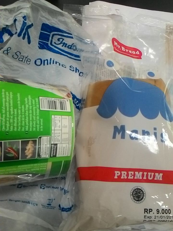 infoajensi's tweet photo. mentang2 namanya roti sobek, pas beli udah disobek... apaan dah @InfoIndomaret https://t.co/l7qJpHwB5J