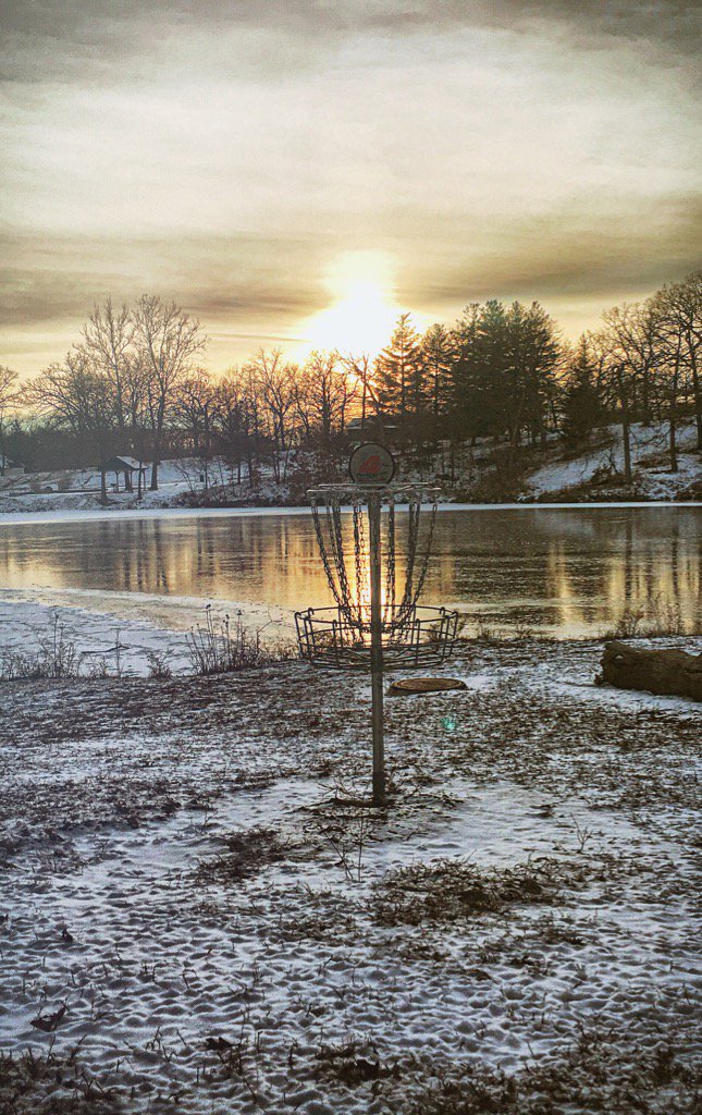 jasonivybutts's tweet photo. @zendiscgolf Suns headed down on the course. #udisc #DiscGolf #MOwinter #RothwellParkLakesCourse #TREEJECTION https://t.co/1mkw0mYSLV