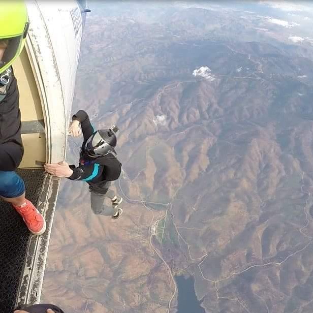 SkydiveSD's tweet photo. That moment you realize your not going to make the transfer to the camera step.. #jointheteem #skydive #gravitygear… https://t.co/4bqoBGWjXs