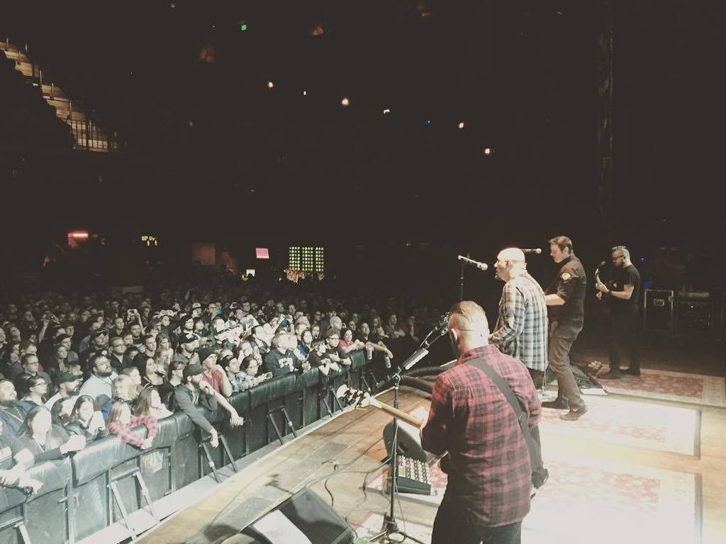 Lexi_B_Tyler's tweet photo. @nickgrenade : https://t.co/lfUgjKnfsy | The boys are killin it tonight!! #GYSOT #breakingbenjamin #breakingbenjam⦠https://t.co/KISKAxa4rX