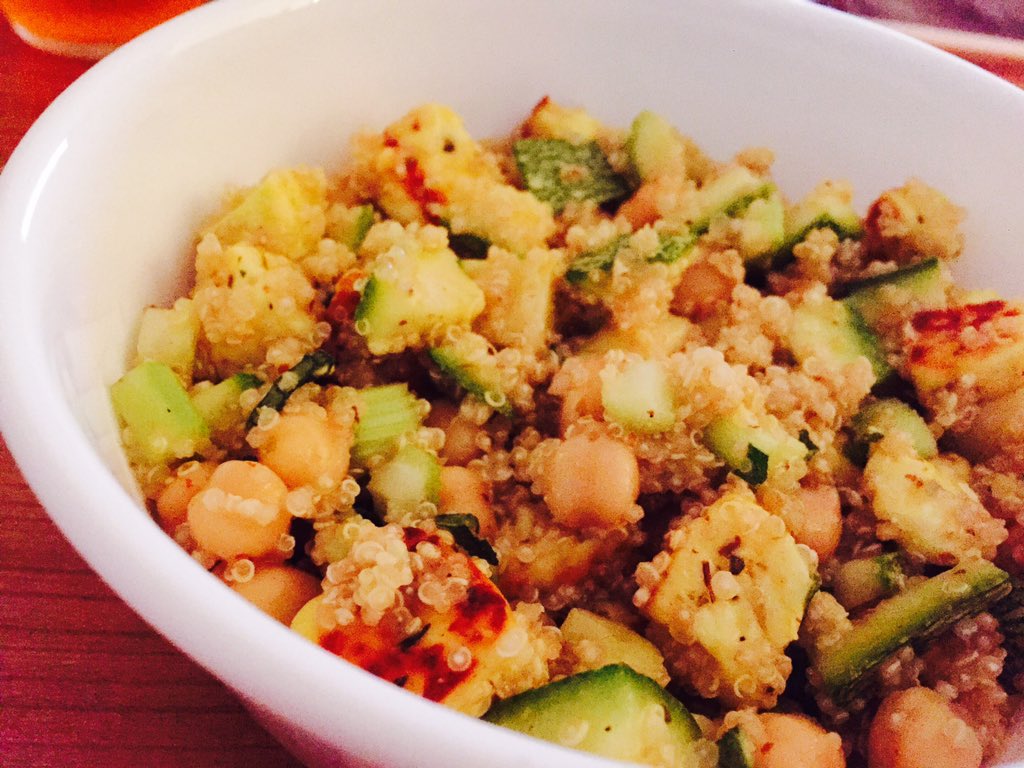 lucascabow's tweet photo. Cenamos #quinoa buenísima. Es un alimento muy #saludable con muchas propiedades, chequen: https://t.co/NsCI24nBA5. https://t.co/dgYFDApt4O
