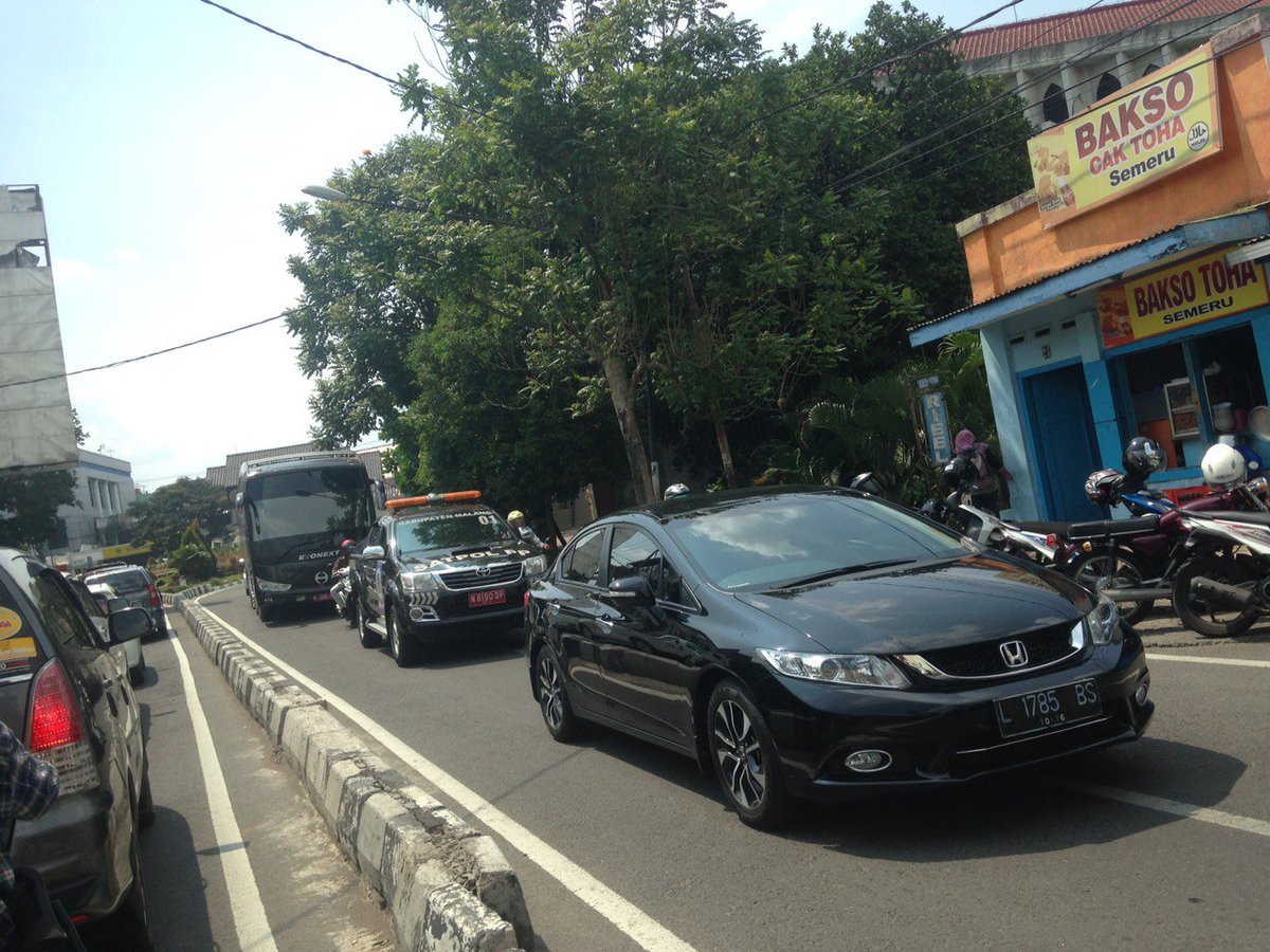 Elsaadcr's tweet photo. Pukul 10.36 WIB Jl. Semeru terpantau padat merayap, cuaca cerah #TrafficMalang #Elsa.M2 @Edunewsfm @official_itv https://t.co/H3lESFxg3U