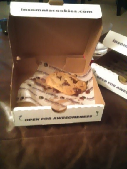 B4ill's tweet photo. @insomniacookies Perfect late night fix hit the spot every time. #MunchMode & I got three chocolatechunk free 4dlvry https://t.co/mFKdwCNFJn