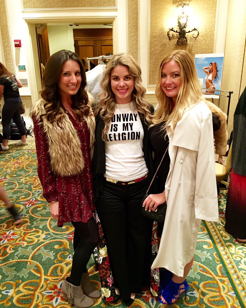 LLScene's tweet photo. Backstage with our fav @theAmandaPerna 🌟 https://t.co/BgNT1OHBGn