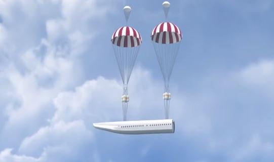 24HorasTVN's tweet photo. Inventan avión con cápsula de rescate con capacidad para aterrizar en caso de accidentes → https://t.co/aEdu3tt1Uv https://t.co/Pe351vPdn9