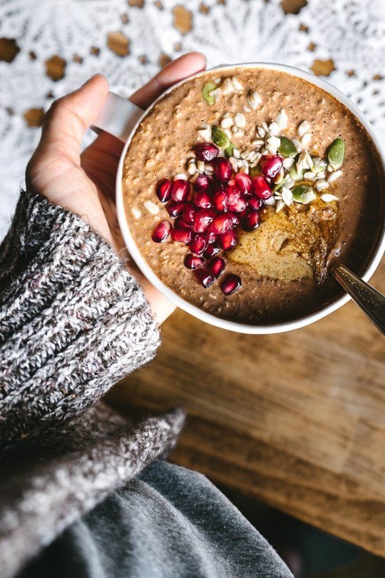 Gorgeous AND filling! Treat yourself to this chocolate-pear overnight oatmeal: on.thekitc.hn/X5U428