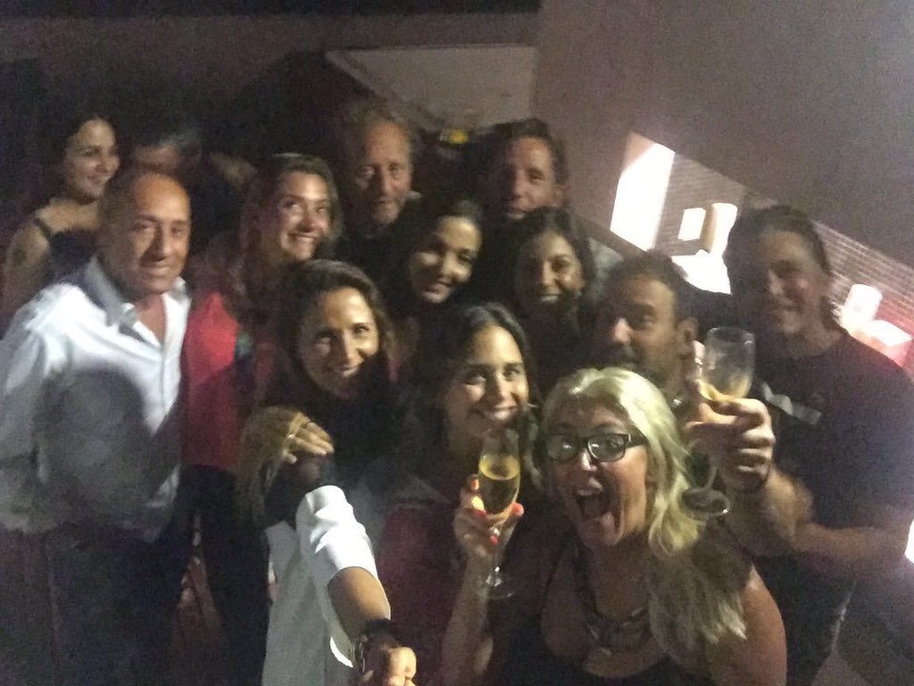 deboradamato's tweet photo. ¡Qué los cumplas feliz #Maxi! @melillopablo @sergiogendler @CarusCadabon @gusbermudezok @godoycarito 🍾🍸🍷🍾🍹 https://t.co/S1bsTfMdsF
