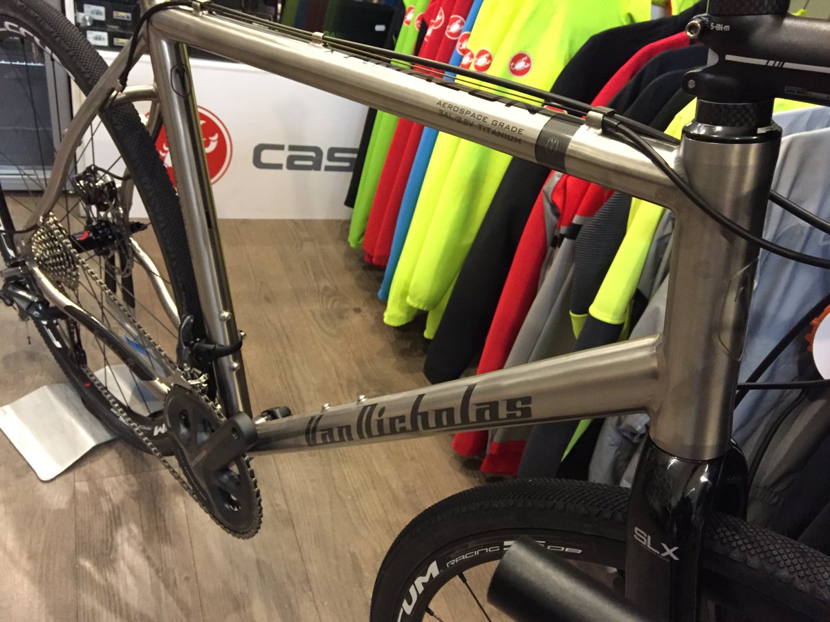 TheGorillaFirm's tweet photo. Todays #workinprogress @Van_Nicholas Amazon CX Frame with Ultegra and @FulcrumNA Wheels. #custombuild #gorillabuilt https://t.co/6cPnKqh7Xp
