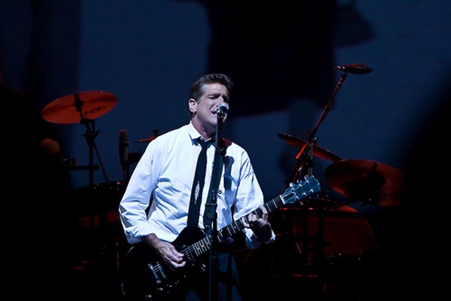 Eagles kehilangan gitarisnya, Glenn Frey bit.ly/1nv4GOr