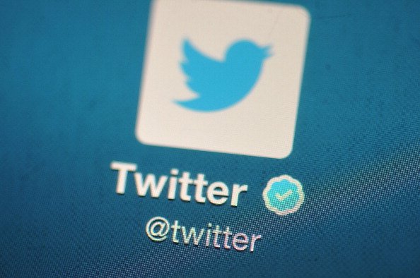 CNBC's tweet photo. Twitter suffering temporary outage on web and mobile https://t.co/Bmi0ELNj1r https://t.co/AI7VImbMt7