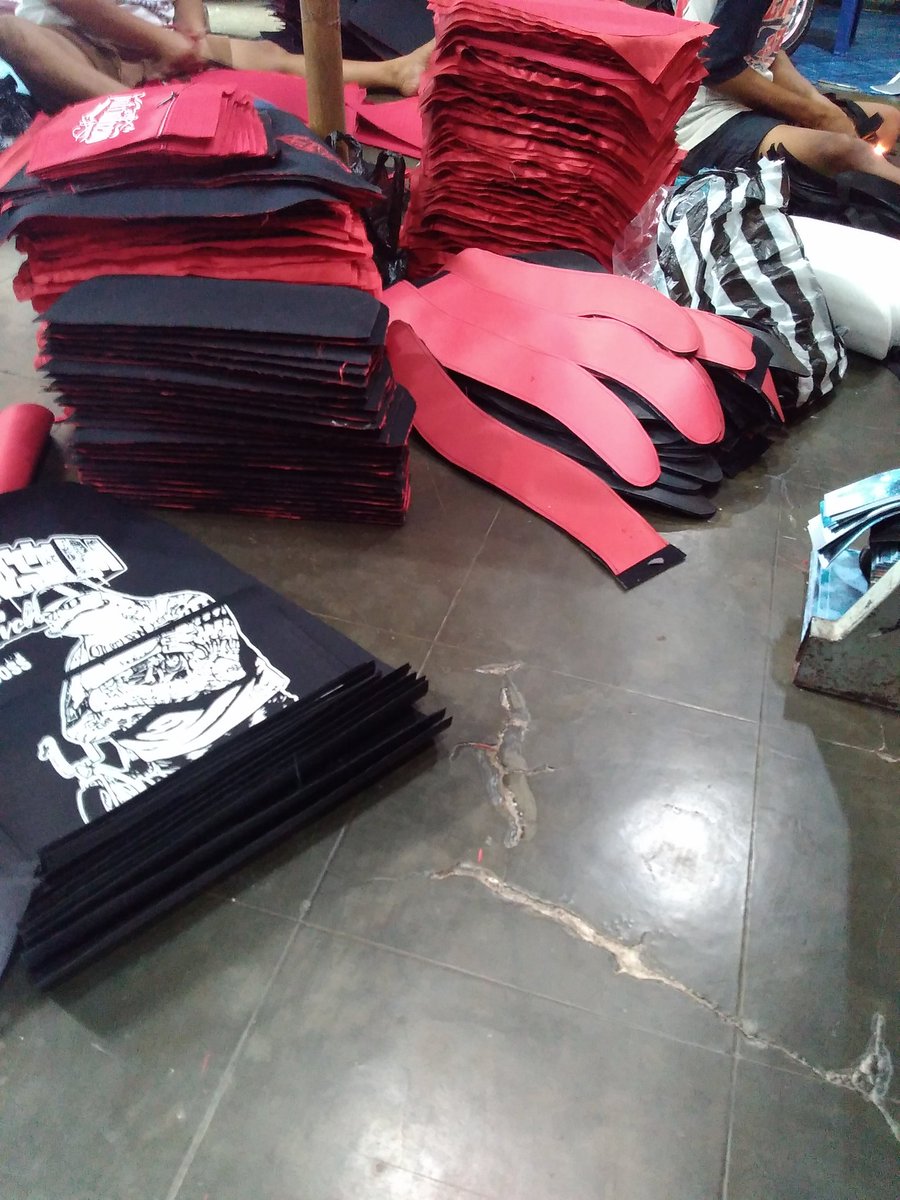 Menerima produksi segala macem tas dengan harga bersaing dan kualitas diutamakan.. 0819-1531-1137 PIN : 59926B80