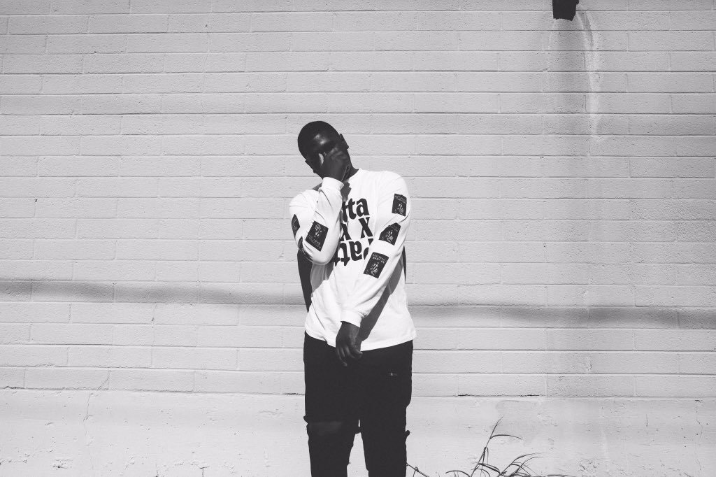 RealDamonLogan's tweet photo. Tell all your friends to fucking follow my Twitter. #ganggang #squadshit #trapperrapper #healthinsurancein2016 https://t.co/2N0YIinF1b
