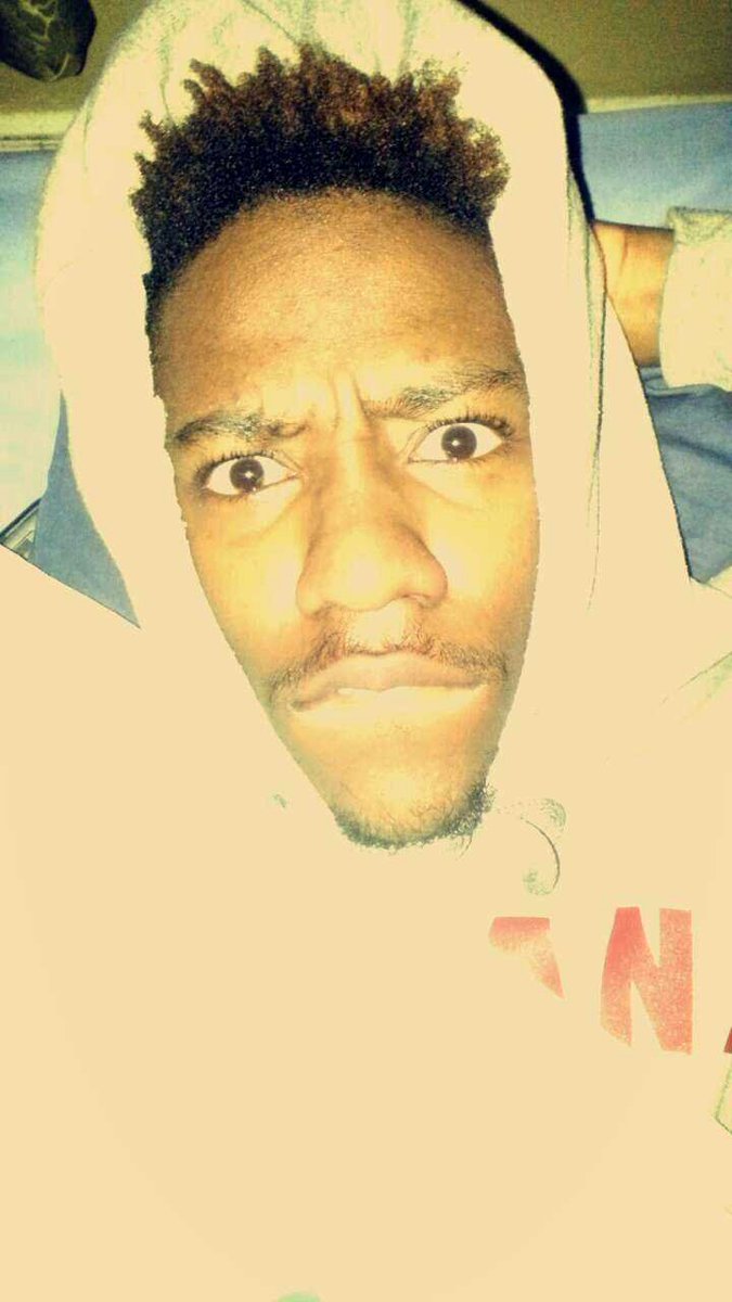 ItsDaTagg's tweet photo. Question: Describe yourself in 4 pics ?
Me:
#NoFilter #JustFlash #BeforeiGoToBed https://t.co/oZAwTdR7t8