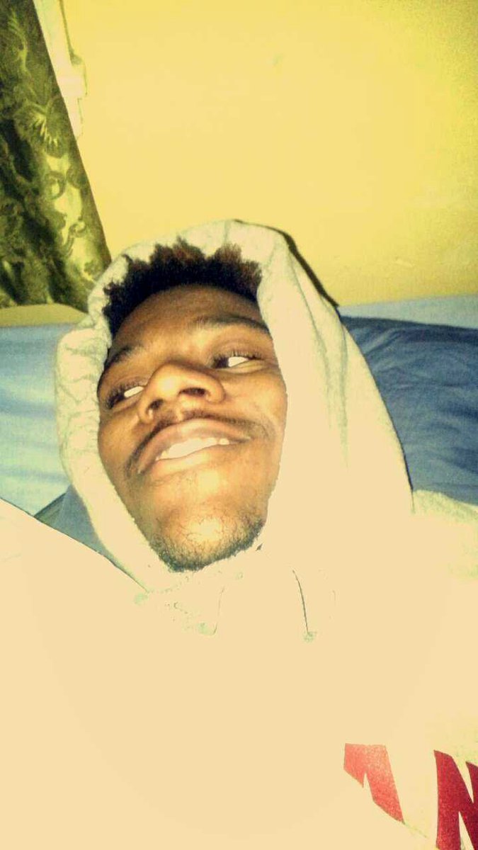 ItsDaTagg's tweet photo. Question: Describe yourself in 4 pics ?
Me:
#NoFilter #JustFlash #BeforeiGoToBed https://t.co/oZAwTdR7t8
