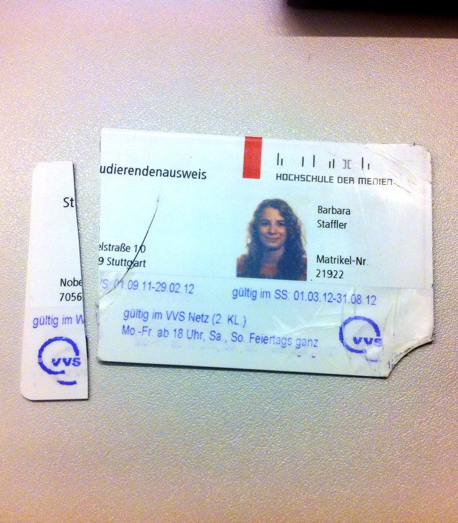 Studentenausweis musste fürs Aufknacken von <a href="/irenedemetz/">irene</a> Bürotür dran glauben