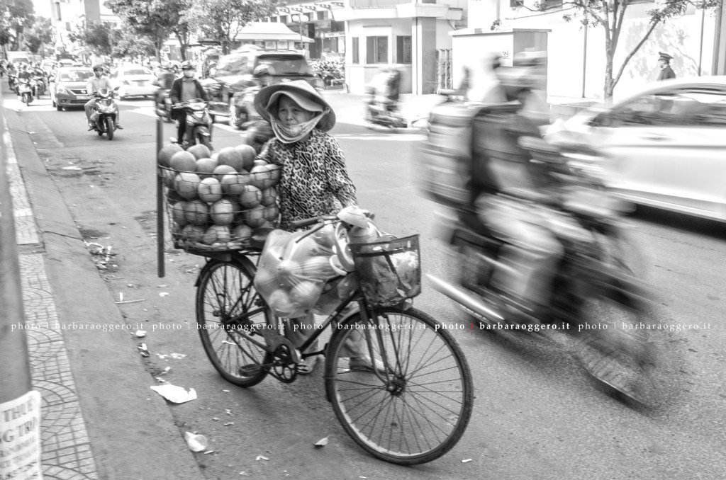 BarbaraOggero's tweet photo. Noci di cocco #Vietnam #streetphotography #streetsofvietnam > https://t.co/pq6VIdrGl6 https://t.co/ttcAncHn3H