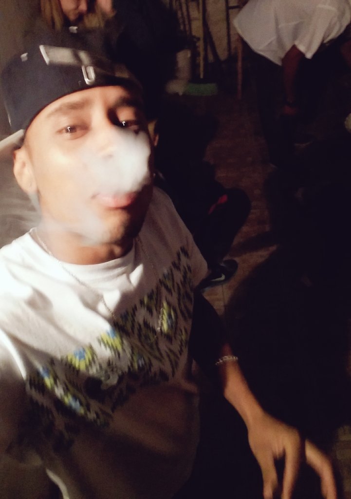 G13Nem_Wd's tweet photo. Climatizou fez neblina subiu pra mente ! #Pagodinho #dobom #delevis #desexta https://t.co/hYyF8HJejS