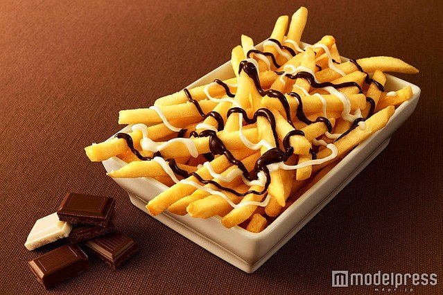 livedoornews's tweet photo. 【食べてみたい】マクドナルド、史上初のチョコポテト期間限定で発売
https://t.co/0SjNRkyval

ポテトの絶妙な塩加減に、チョコソースの濃厚な甘さが加わり、絶妙な甘じょっぱさのハーモニーを楽しめる。 https://t.co/16crvOFnzB