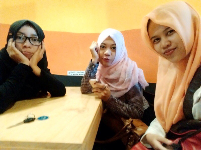 Na_Miirna's tweet photo. Segerin harimu genk @es_bangjoe 🍧🍦 (with @naasti_suryani @Rofanaaa ) https://t.co/AiOmR14M9Q