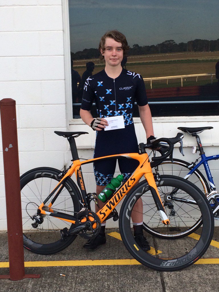 David_Gal's tweet photo. @Sam_G2001 Classix podium at Sandown now laying claim to Dads Venge https://t.co/3Su1JOKaGA
