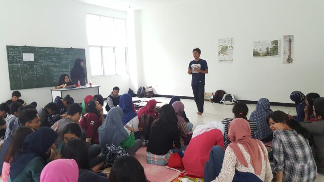 Kali ini sedang diadakan pemaparan visi misi oleh bakal calon kahim yg merupakan salah satu agenda pemilu KMIL ITB