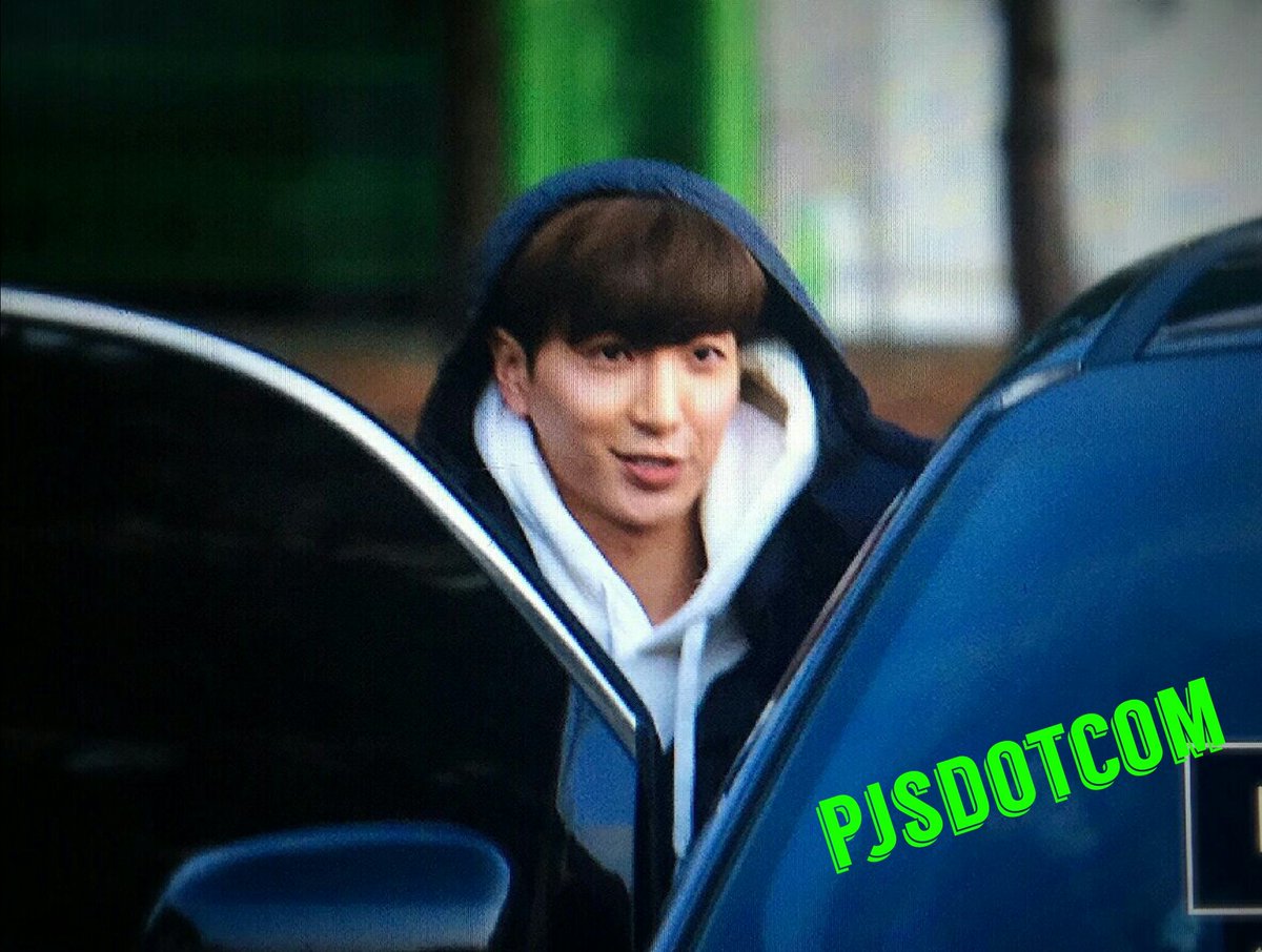 pjsdotcom's tweet image. 160119 아이돌풋볼대회. 😍oh! oh! 갓특!👍 찬양하라 갓특👍oh! oh!💕 오늘 넘나 고마웠어요 오빠. 역시MC는 #특MC  #갓특 #이특 (by.머랭)