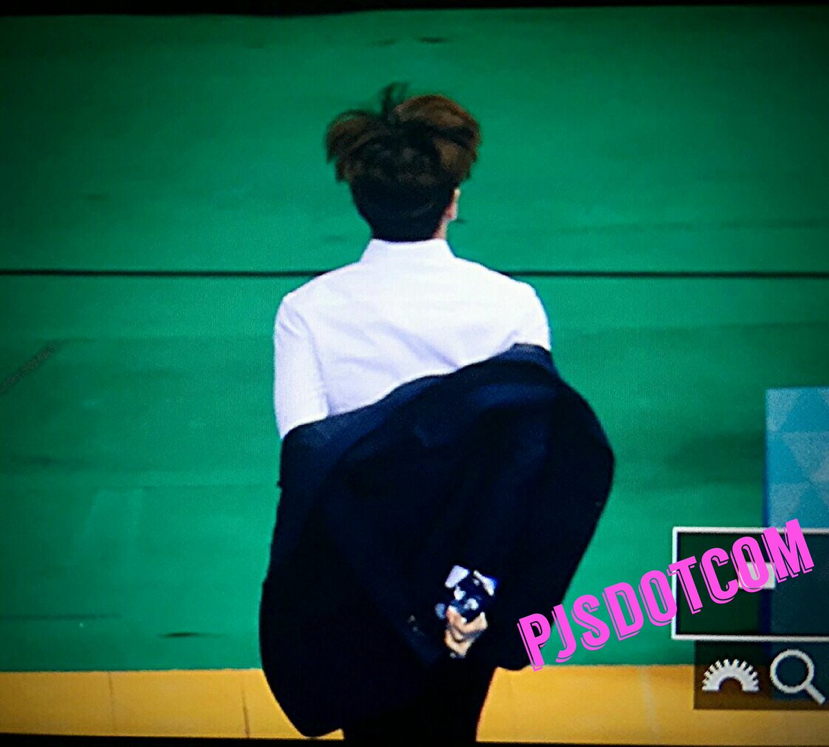 pjsdotcom's tweet image. 160119 아이돌풋볼대회. 😍oh! oh! 갓특!👍 찬양하라 갓특👍oh! oh!💕 오늘 넘나 고마웠어요 오빠. 역시MC는 #특MC  #갓특 #이특 (by.머랭)