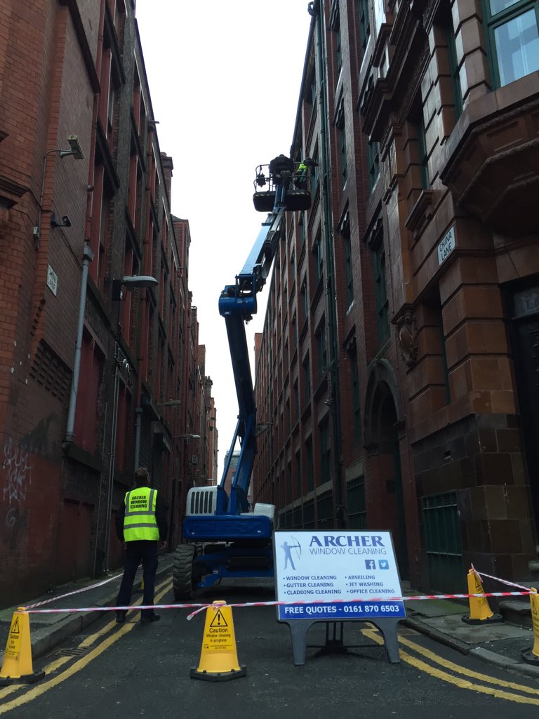 WindowCleanManc's tweet photo. We have window cleaners cleaning at The Met this morning @urbanbubbleUK #Manchester #HighLevelWindowCleaning 👍🏻 https://t.co/I6XNOWe2yy