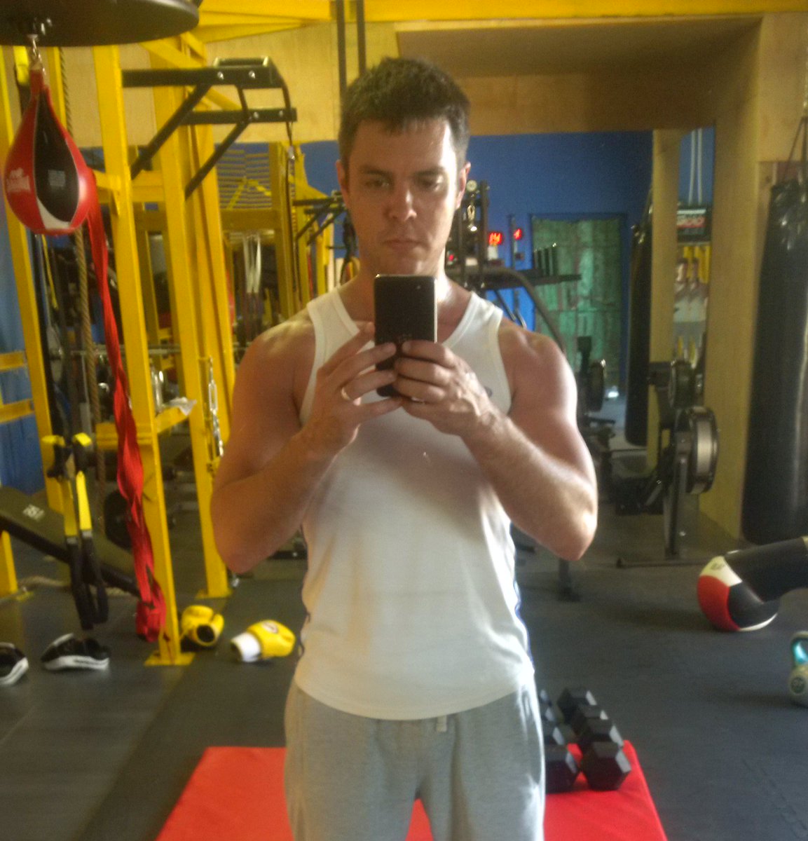 DavidDornbrack's tweet photo. Nice little training session done.#running  #lightweights #bagwork #muaythai #fitness #levelup https://t.co/JB7H3FxjII