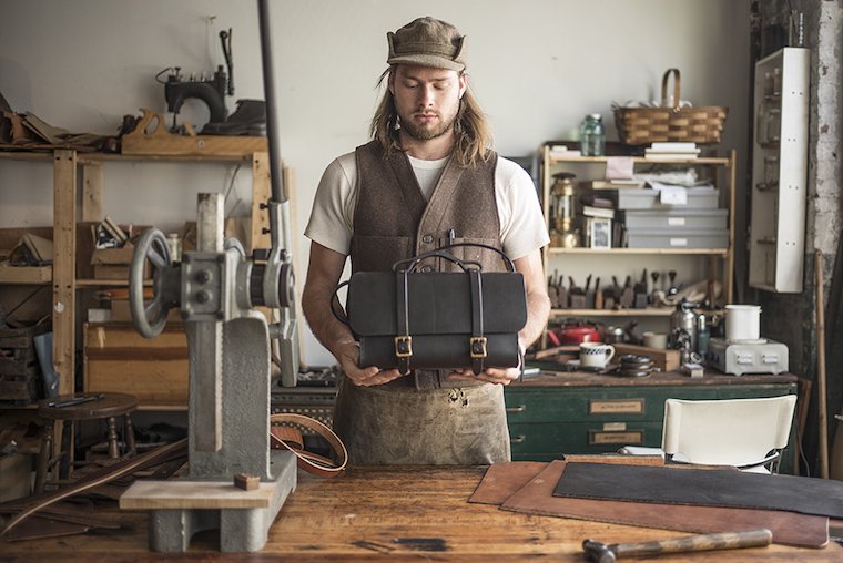 MadesmithCo's tweet photo. Made from natural + sustainable materials, Will of Etwas makes bags that are built to last https://t.co/obD0rlzwCU https://t.co/Ifj3FZtevN