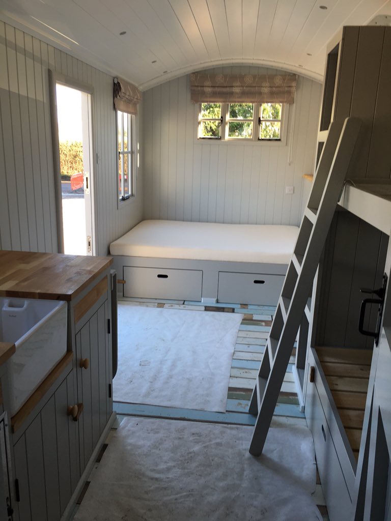 KnightstoneFarm's tweet photo. Here are some pictures of our New Shepherds Hut now ready to install and finish furnishing. https://t.co/yZsGROBXEo