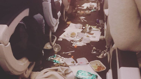 airlivenet's tweet photo. INCIDENT New Zealand Dreamliner #NZ90 encountered horrific turbulence during dinner service https://t.co/v6v4GE0JqU https://t.co/LlEXLa73yq
