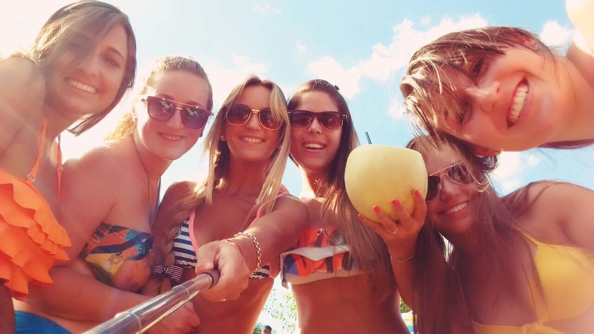 SofiaBarrichi's tweet photo. #VCP! ☀👒🍹🎉👌  @MaliziaJulieta @ManuelaSalto, Lula @FlorenciaaMendo @MileSilvi https://t.co/ZgRjVf7JPR