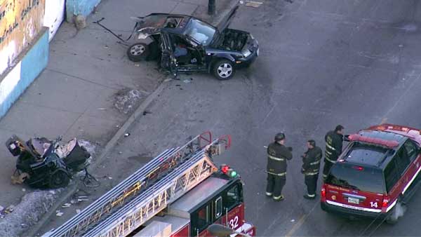 ABC7Chicago's tweet image. Car split in two in Southwest Side crash abc7.ws/1n7E71i