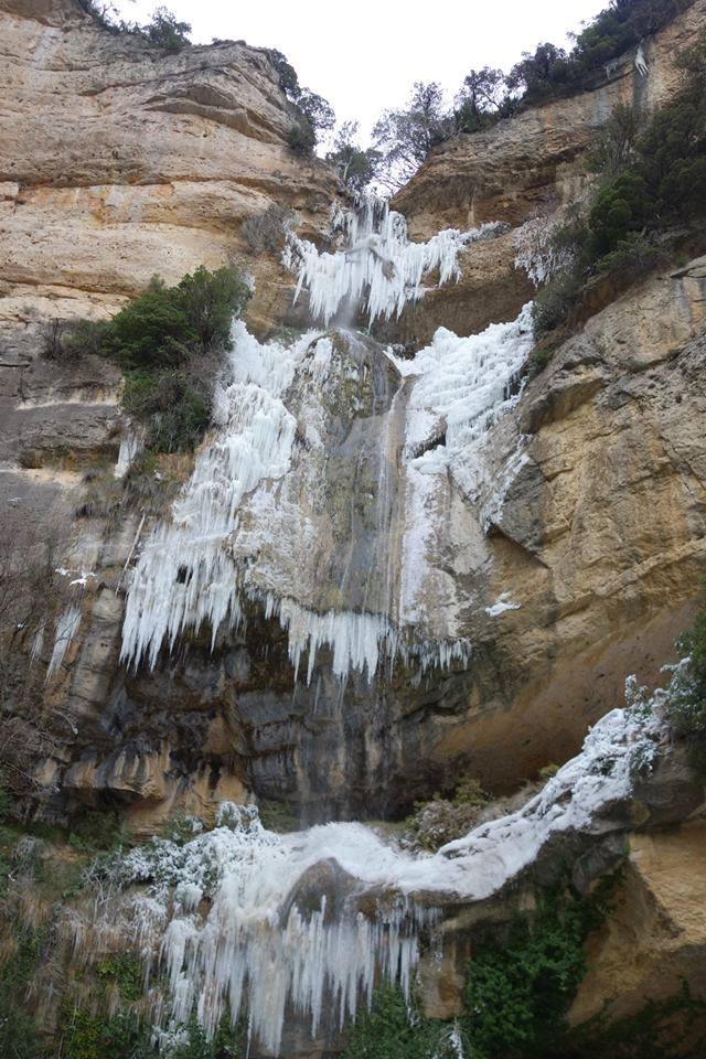 TabernaFredes's tweet image. #Fredes #TinençaDeBenifassà Foto magnífica del #SaltDeRobert en un día helado.Foto Serret Jovaní @7Pobles @benifassa