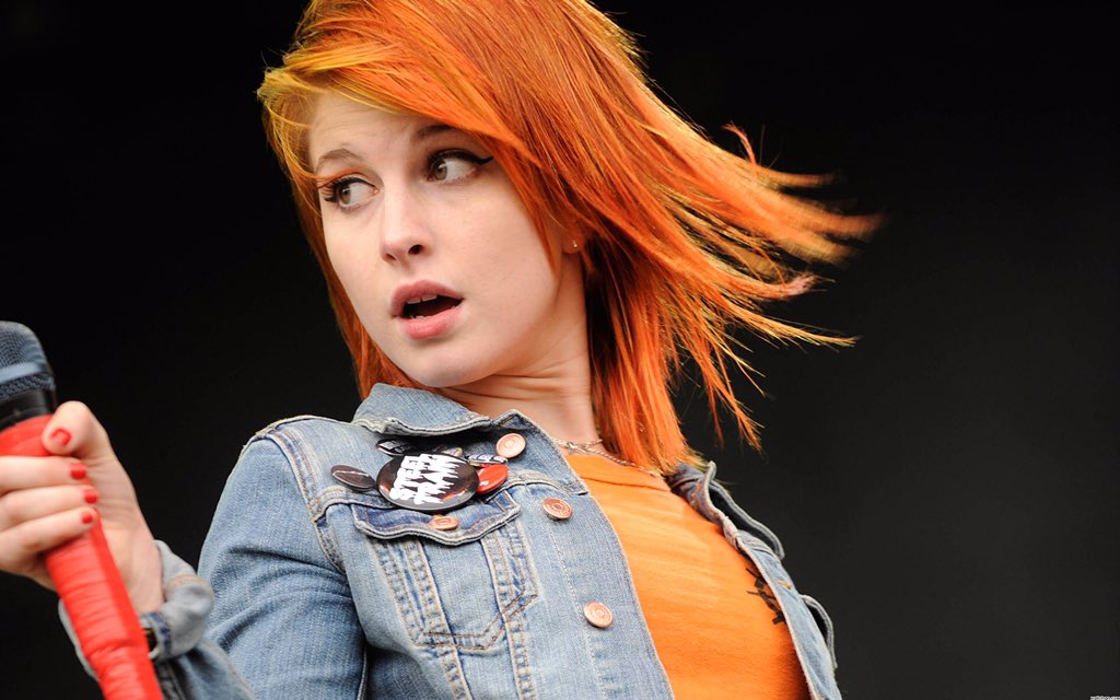 bandsascake's tweet photo. RIOT! era Hayley Williams https://t.co/q3jjgNl3KS