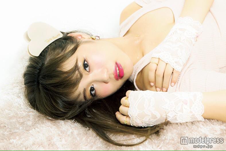 flower_ldh10's tweet photo. 今日は何の日〜？
《鷲尾の誕生日💛》
本当におめでとう🎂
liveが楽しみです💕
これからも中二男子でいてね😘
#HappyBirthday鷲尾伶菜 
#_Flower
#癒しボイスの中二男子 
#RTしたfamさん全員フォロー https://t.co/ilQ9TjuLWf