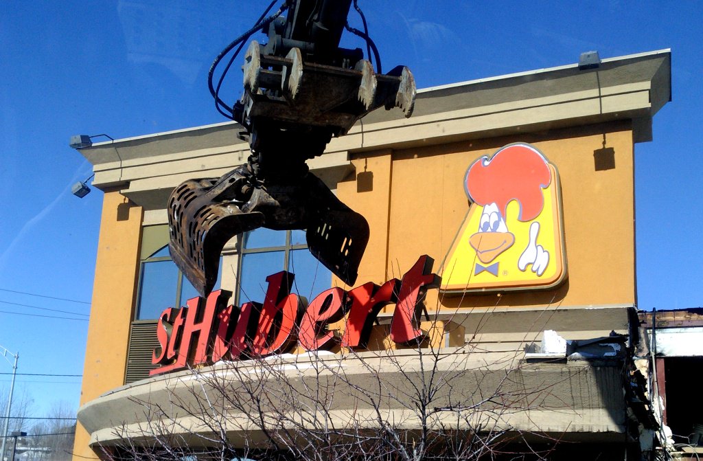 ProJetDemo's tweet image. Démolition d&apos;un restaurant St-Hubert, voyez les photos sur notre site web.

projetdemolition.com/fr/realisation…