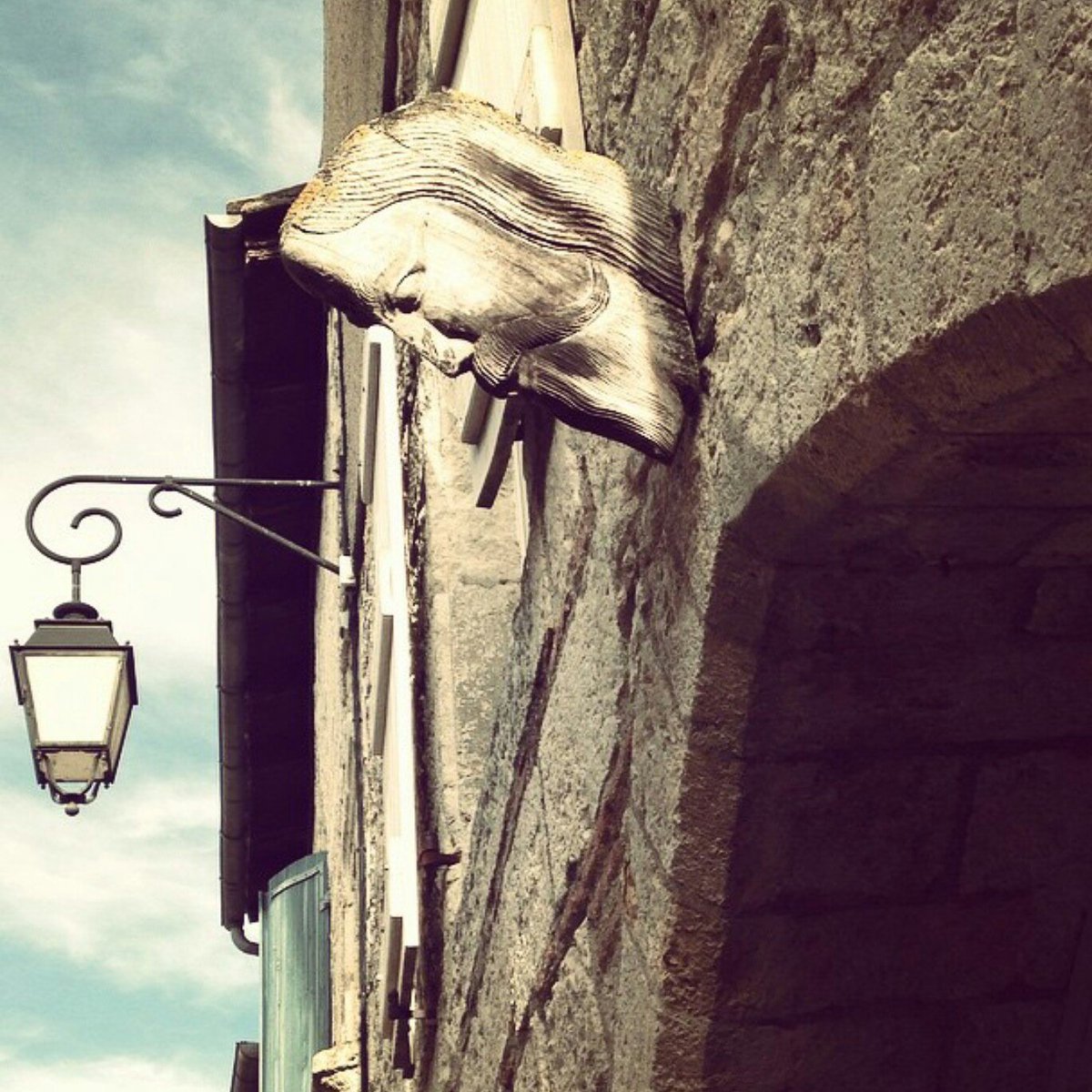 ChateauMezger's tweet photo. In the medieval commune of Lauzerte. Lovely place to visit for the day, only 30 minutes @ChateauMezger #France https://t.co/ZcLMtcy0dc
