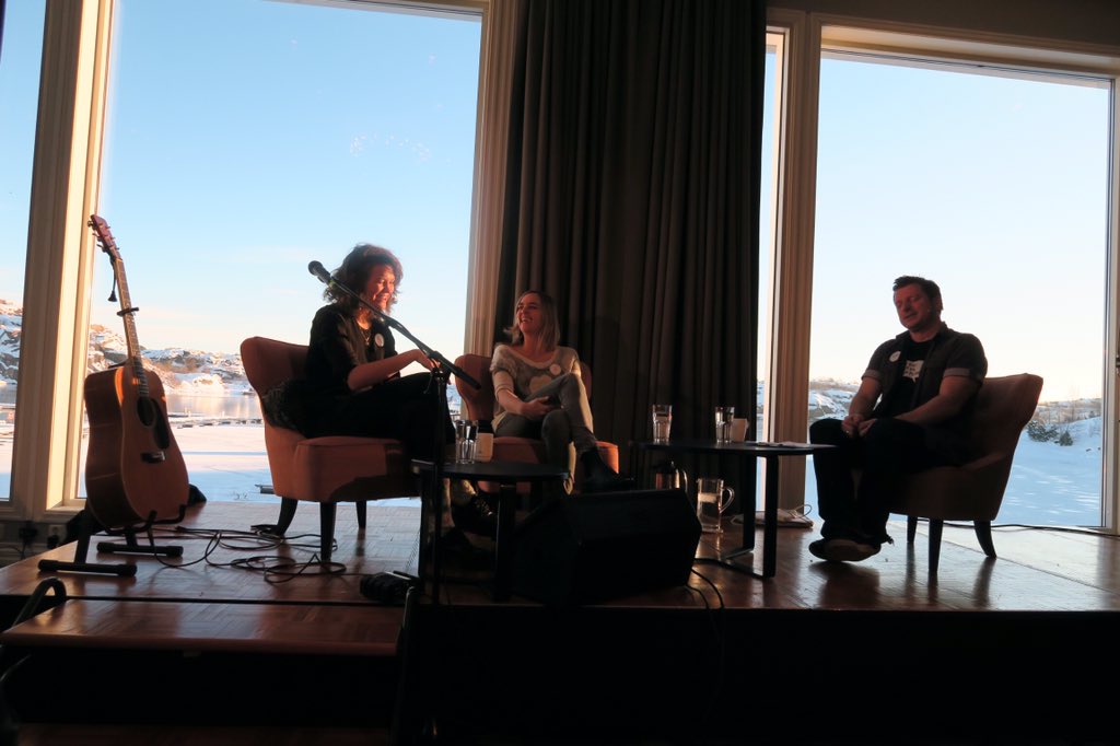 Tekst, musikk, arbeidshemmeligheter og kriterier for å lykkes. <a href="/inehoem/">INE HOEM</a> <a href="/faywildhagen/">Fay Wildhagen</a> i samtale med <a href="/paalritter/">Paal Ritter</a>