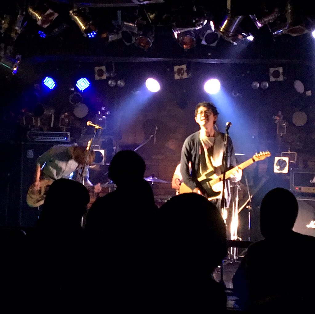 kichijoji_pk's tweet photo. 2バンド目はスカーフです♡
明日にはミニアルバム「やさしい音楽」が全国発売されます*\(^o^)/*
来週1/24のレコ発ライブにはドラムとみーさんも復活するので、目が離せないですよー！！ス��ーフ大好き♡
(とーま) https://t.co/d7zLxRnyfA