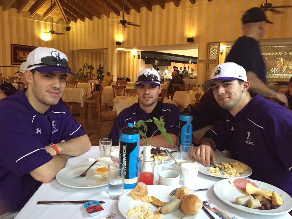 UofS_Baseball's tweet photo. Team breakfast before game 1! #RoyalsDR https://t.co/WKXu0r3pf6