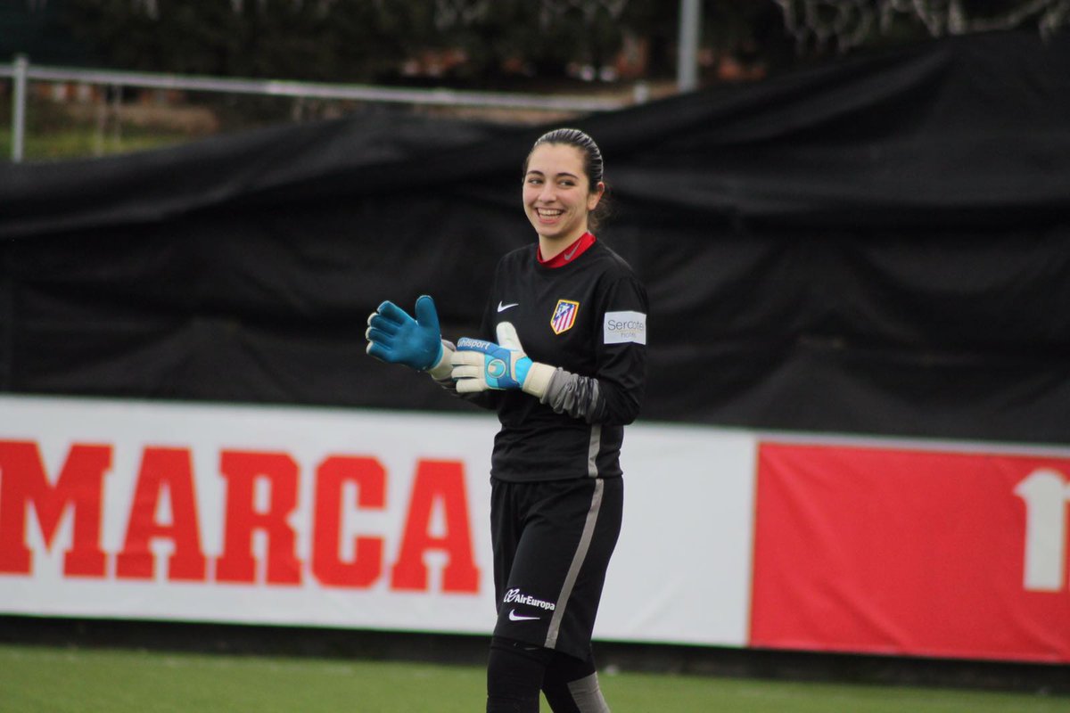 AtletiFemenino's tweet photo. La guardameta del filial Sara Ezquerro vuelve a sonreir tras 204 días en el dique seco. ➜ https://t.co/xgMMY5byrB https://t.co/ocPez3kIOX