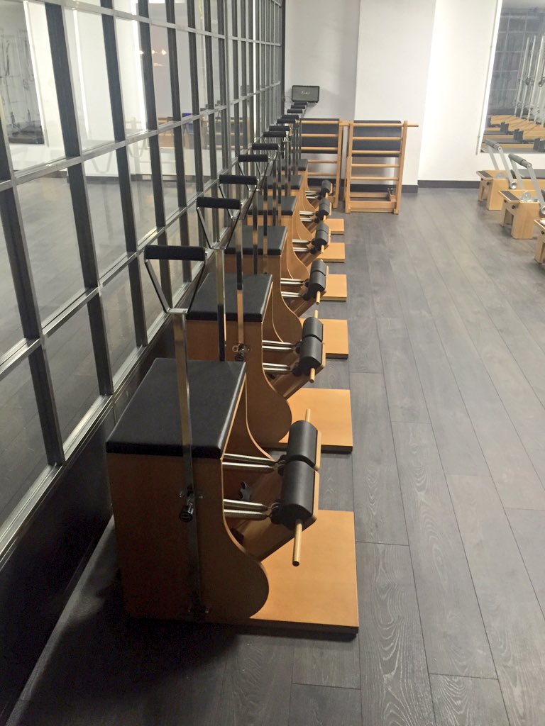 yecpilates's tweet photo. Semana de trabajo intenso con silla, buscando la estabilidad de la rodilla y la disociación pierna-cadera #Pilates https://t.co/fyinNa8ksl