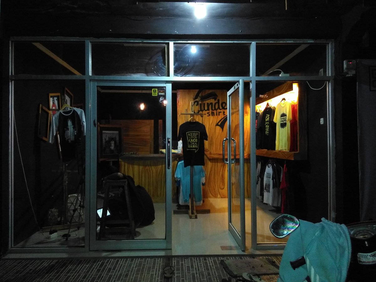 Cundekk's tweet photo. Selamat Malam sob. Yuk mari merapat ke Galery Shop Cundekk, cc @Jalan2Seru_BRU  #supportkaoslokalbarru https://t.co/atQFOH9Xcm