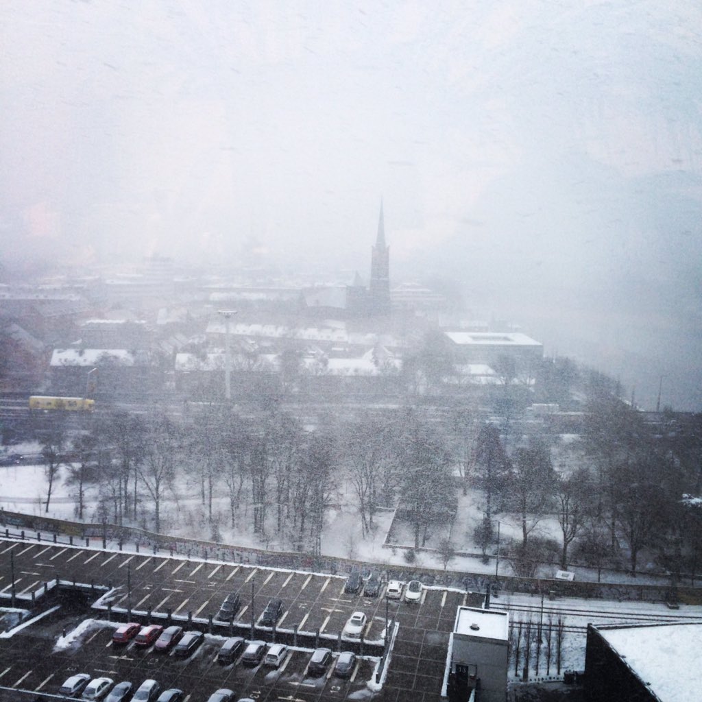 vanwre's tweet photo. #Schneesturm in #bremen - Blick aus dem #wesertower bei @hmmh_de https://t.co/4xM8WLt1gZ
