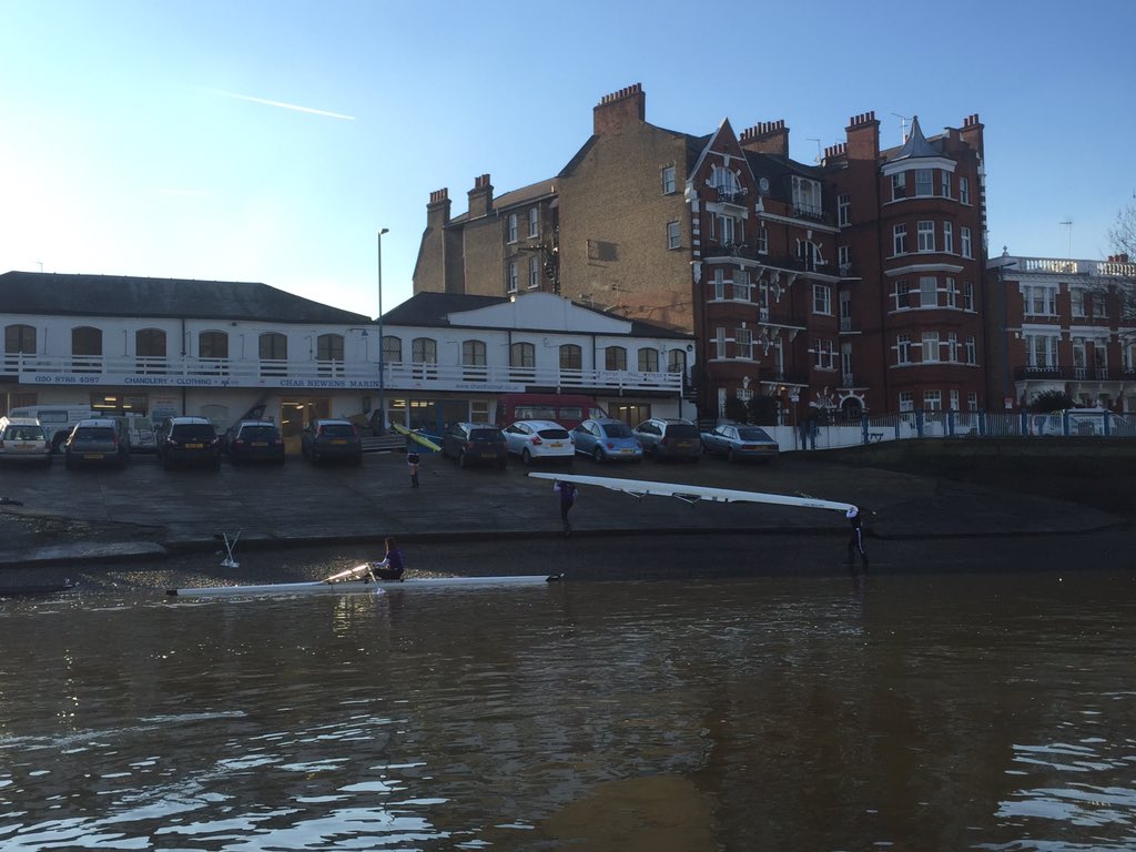 PutneyHighSport's tweet photo. Glorious water for the @PutneyHighSport Senior rowers this lunchtime despite the chill!@putneyhigh #putneyrowing https://t.co/4PtkAysn8n